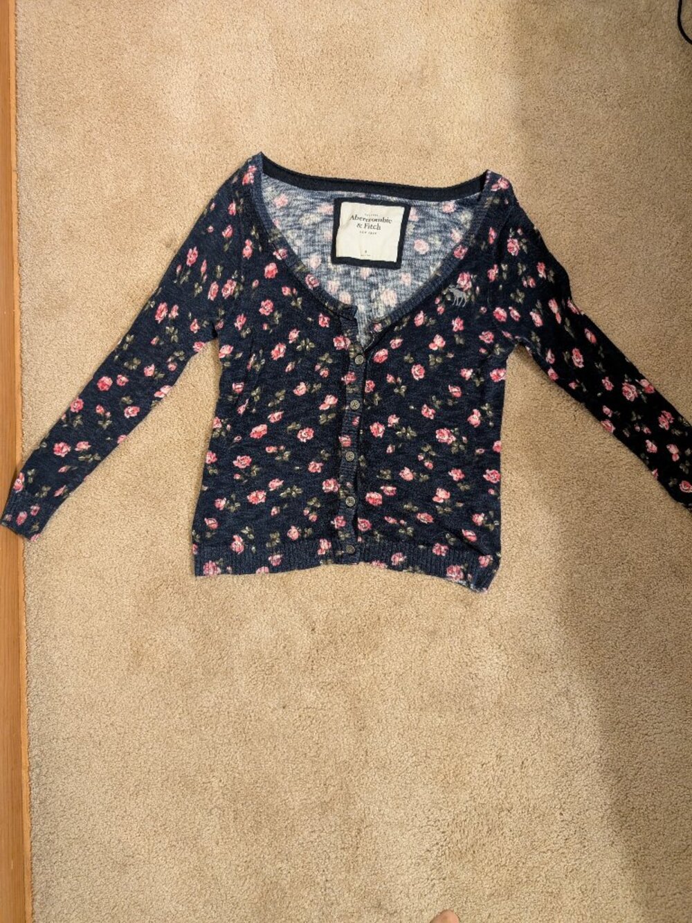 Size Medium Abercrombie Y2K Cardigan